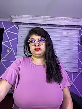 MiiaaJoness élő XXX-chatje