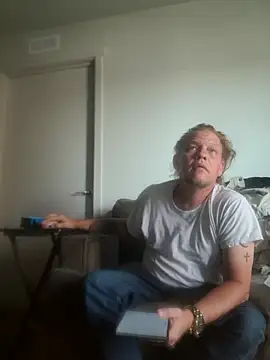 yourMasterisBored élő XXX-chatje