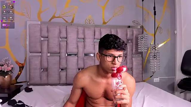 DomenicoRey: онлайн-секс-чат