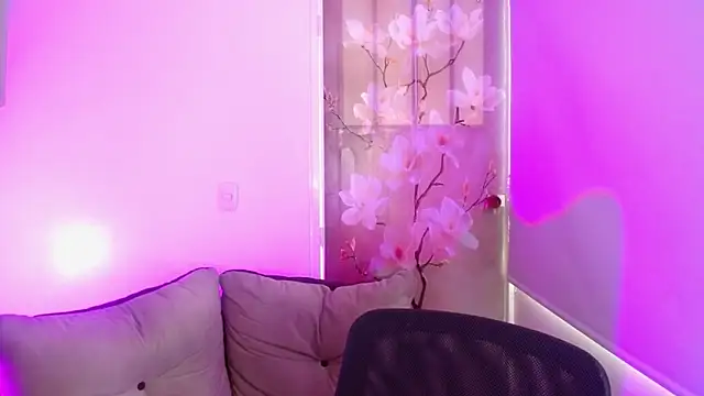 milfrousse 现场XXX聊天