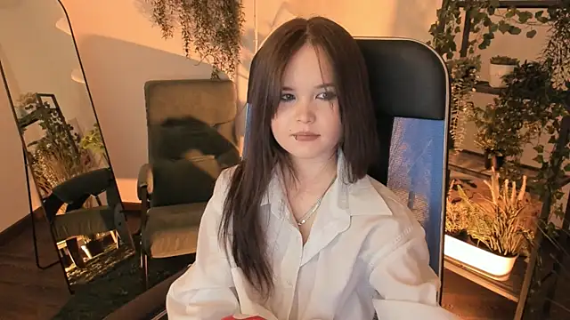 Elainebeness: онлайн-секс-чат