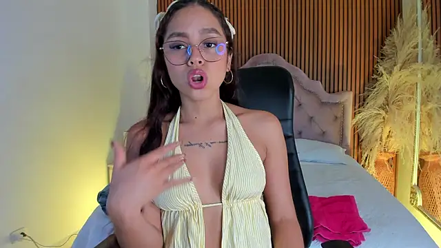 Онлайн чат XXX CarolineFyre