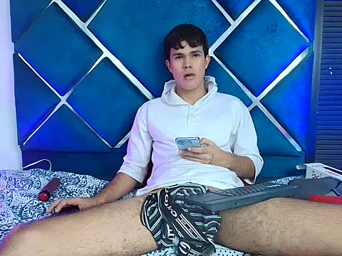 EdwinBoysn Live XXX chat