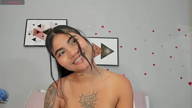 PauleteW10's Live XXX Chat