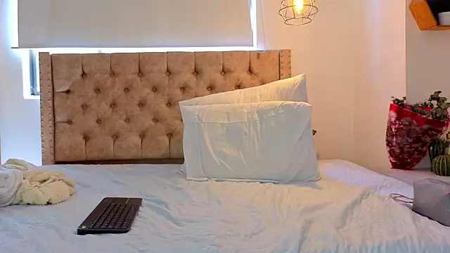 KeryHillsonのライブXXXチャット