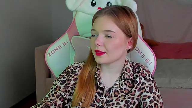 ElinaVale élő XXX-chatje