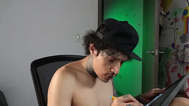 trieone's Webcam Show