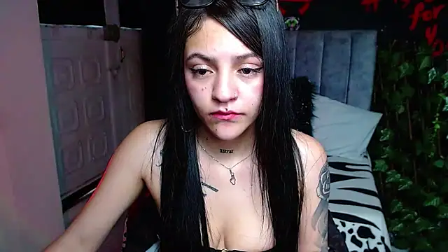 Violettasquirt Adlı Modelin Canlı XXX Sohbeti