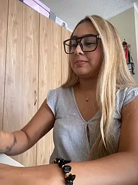 Czat XXX na żywo – Miabonnett_