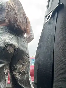 Pertunjukan Kamera Web LIZ-06_