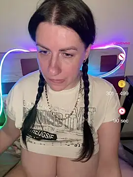 Chatroom XXX en direct de Evelinia