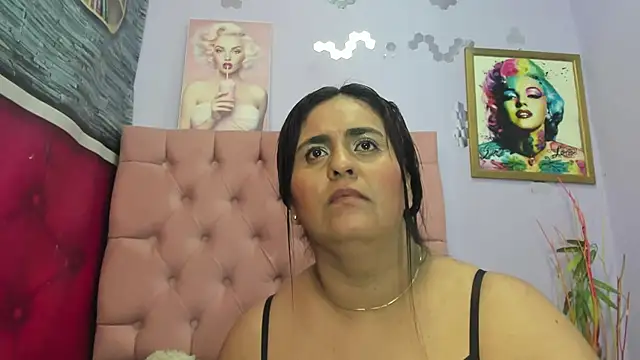 Shophiaks Chat XXX live