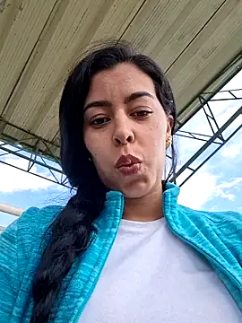 Luianna Adlı Modelin Canlı XXX Sohbeti