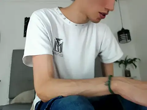 sora_jun: διαδικτυακό σόου στην κάμερα