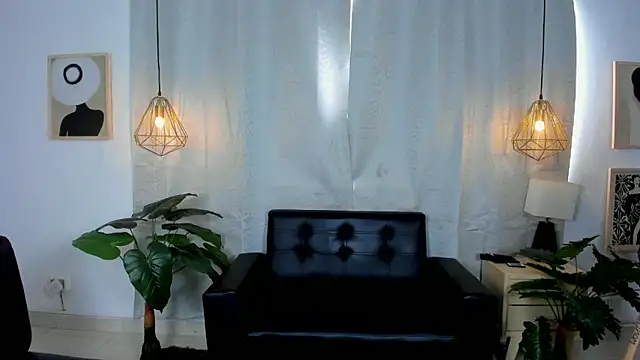 NahomiWhitte élő XXX-chatje