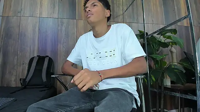 Chatroom XXX en direct de AndySinss