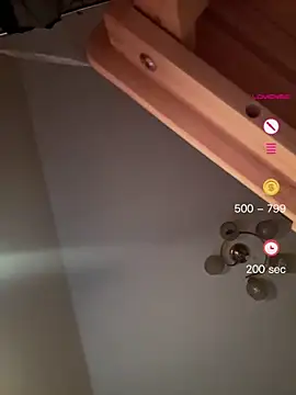 Evelinia 即時 XXX 聊天