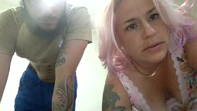 toomuchofafreak's Live XXX Chat