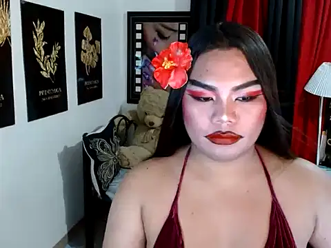 TSbrianaHugeCock 在線直播表演