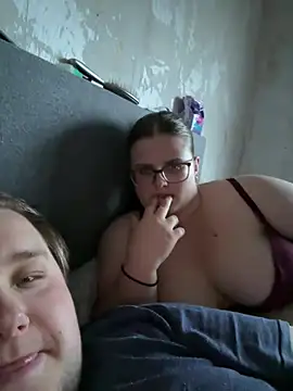 CurvyPaar2 Live XXX-Chat