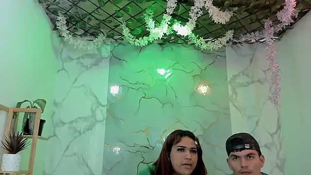 Nahomi_hot_77 webkamerás műsora