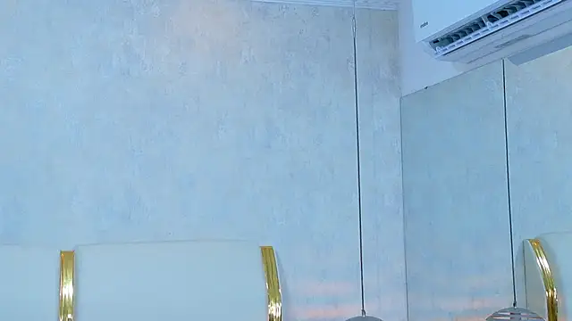 NaiomyLanes' Webcam Show