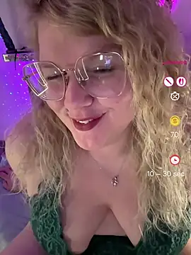 CurvyAnonymousGirl89's Webcam Show