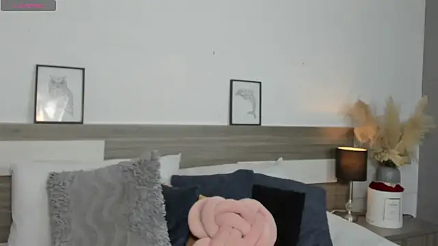 Chatroom XXX en direct de ZarahFoxx