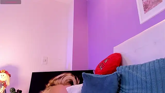 Charlotte11-11's Live XXX Chat