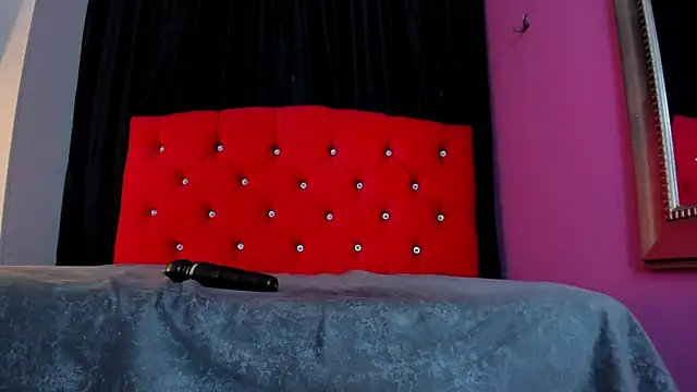 Chatroom XXX en direct de ScarletBigTitties