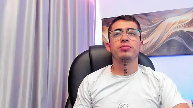 Tommas_Jhonson: вебкам-шоу