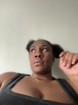 Pokazy przed kamerką – ItsForeignbabe