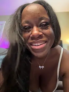 Pokazy przed kamerką – TikaMoon