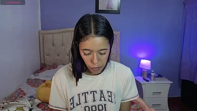 stephania_t Adlı Modelin Canlı XXX Sohbeti