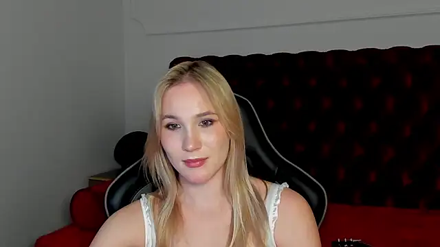 XXX chat uživo modela ElaraVoltage