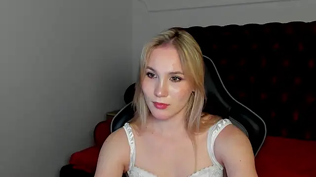 ElaraVoltage – Naživo XXX chat