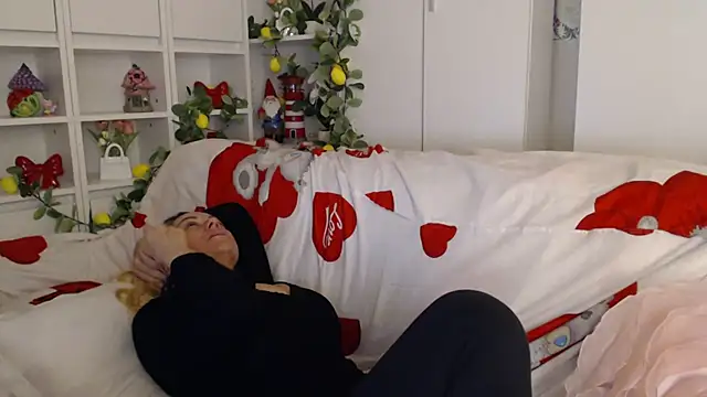 _karolynesyera_'s Live XXX Chat