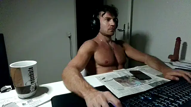 Show modela alpha-hunk na web-kameri