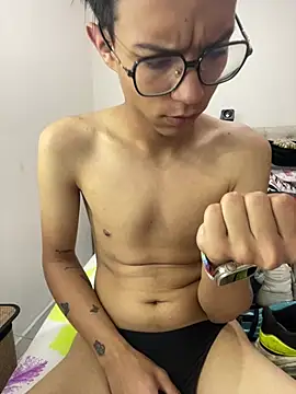 Pokazy przed kamerką – Andres_boy252