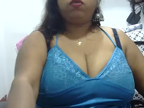 Chat XXX ao vivo de ROSEE_MERRYYYY