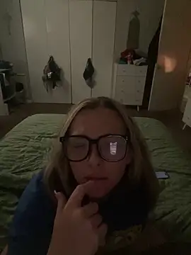 imkhloe webkamerás műsora