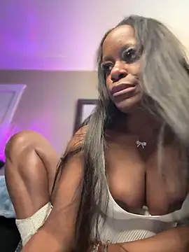 Pokazy przed kamerką – TikaMoon