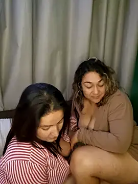 kitty_84: διαδικτυακό σόου στην κάμερα