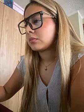 Živý XXX chat Miabonnett_