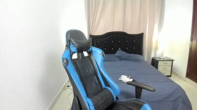 Chatroom XXX en direct de Antonella_heinz