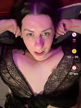 Pertunjukan Kamera Web Evelinia