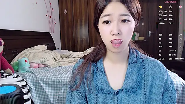 XueLi1902 élő XXX-chatje