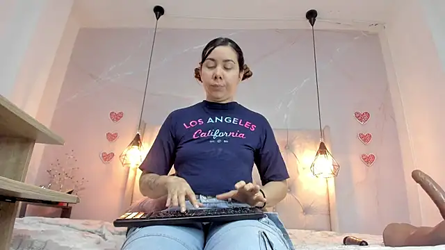 SakuraLee_ Adlı Modelin Canlı XXX Sohbeti