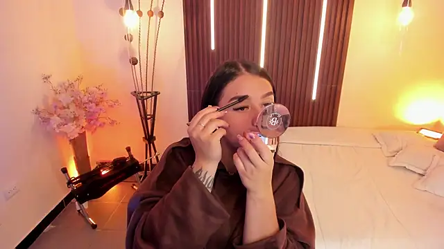 ArianaBaker: онлайн-секс-чат