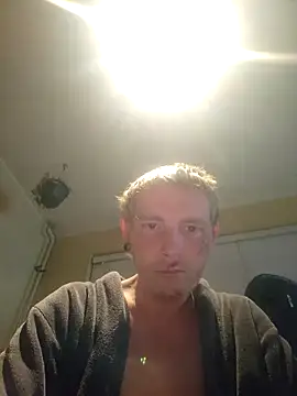 Pokazy przed kamerką – piercingpik